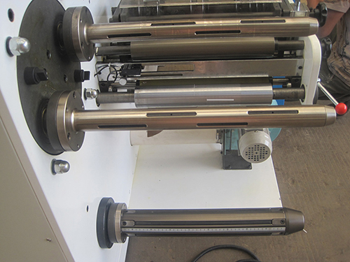 Rotary die cutting station